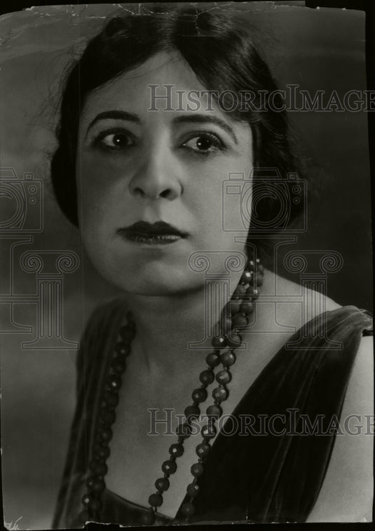 1936 Press Photo Lillian Tavernshaw staring in the play "The Pearl of Great - Historic Images