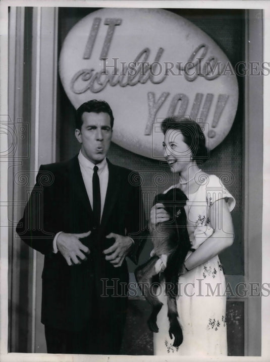 1958 Press Photo Bill Leyden Mrs. Claudia Cox It Could be you - Historic Images