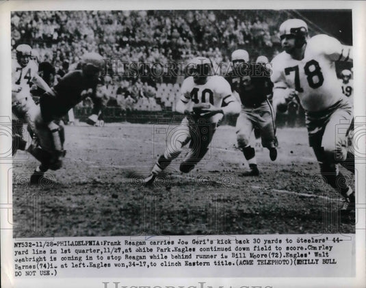 1949 Press Photo Eagles Frank Regan Returns Geri Kick 30 Yards To Steeler 44 - Historic Images