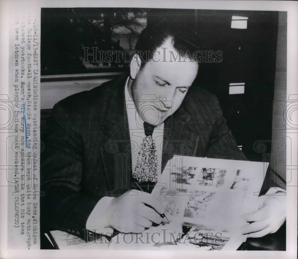 1952 Press Photo Biggie Munn, Michigan State College Football coach - nea11527 - Historic Images