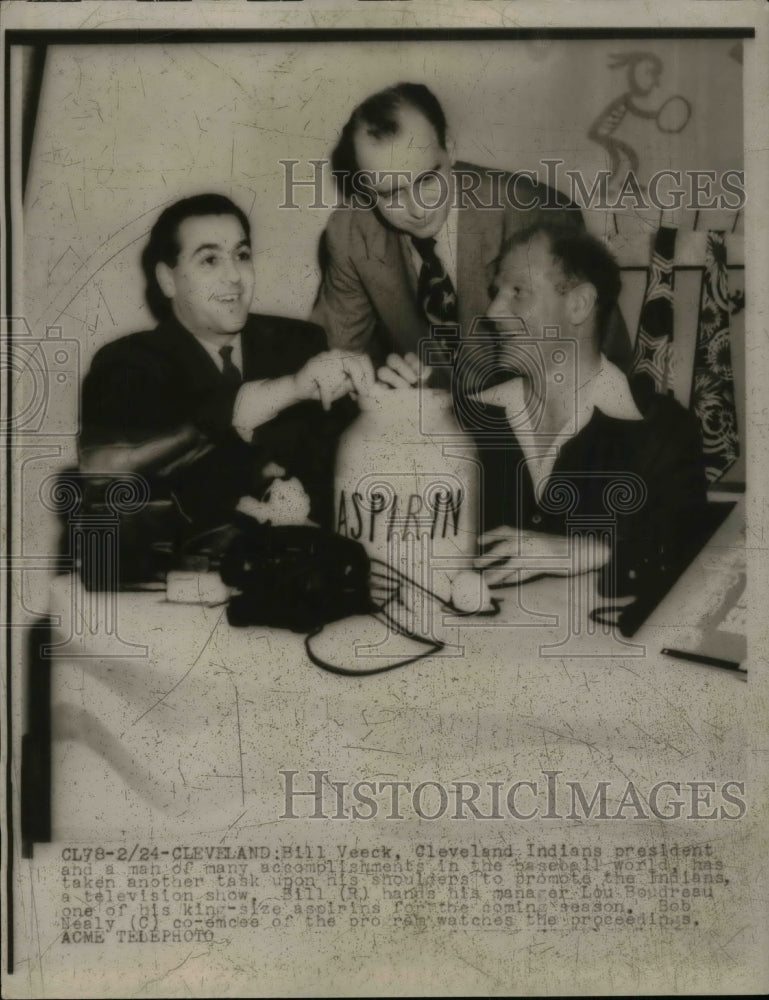 1949 Press Photo Bill Veeck President Indians Lou Boudreau Manager Bob Nealy - Historic Images