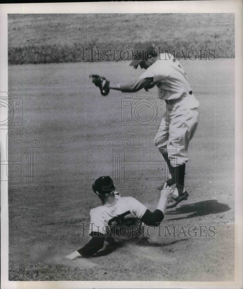1952 Press Photo NY Giants Whitey Lockman vs Cubs Bob Ramazzotti - nea12145 - Historic Images