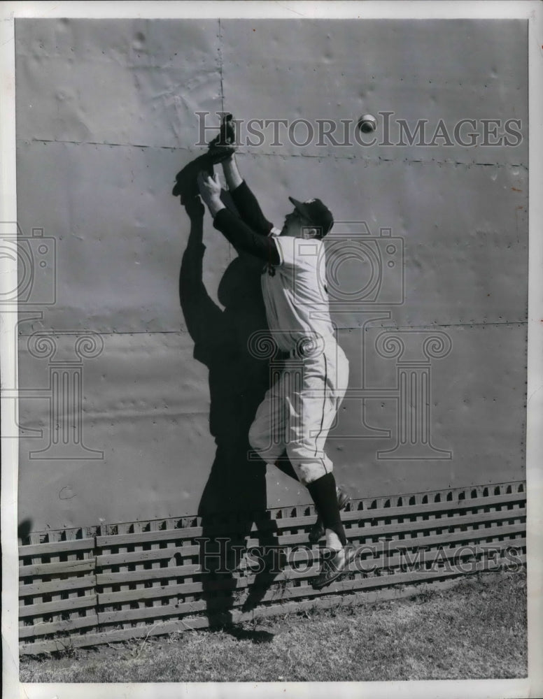 1956 Press Photo Bob Lennon New York Giants Chaser Pheonix Arizona-Historic Images