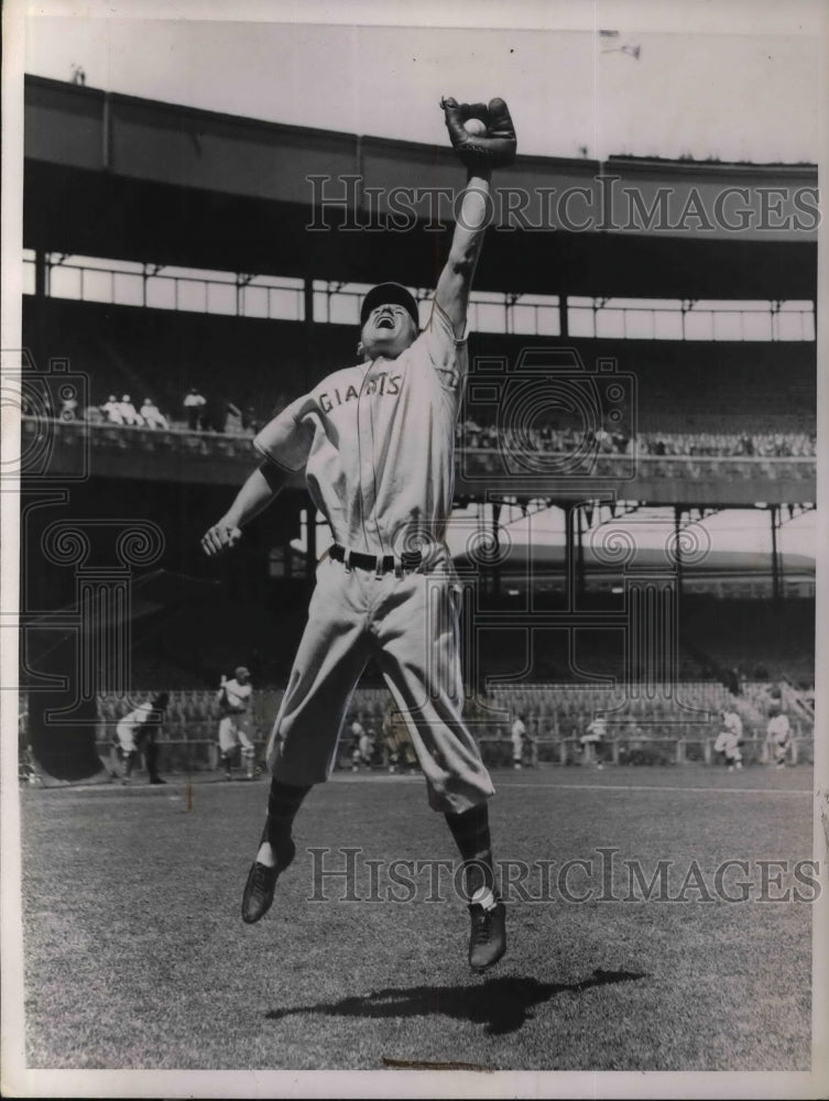 1936 Press Photo NY Giants outfielder, Eddie Mayo - nea12293-Historic Images
