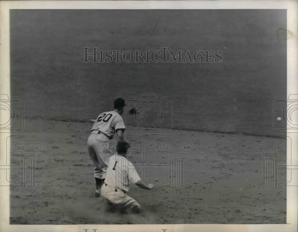 1945 Press Photo  Yankee George Stirnweiss vs Nationals  Vaughn - Historic Images