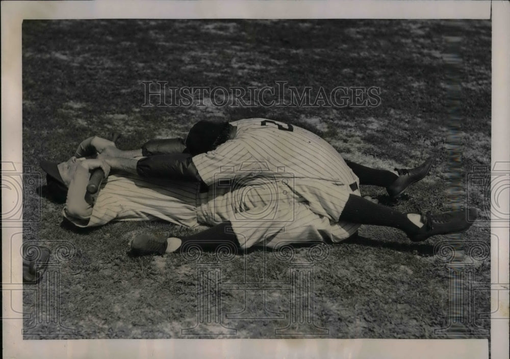 1937 Press Photo New York Yankees Monte Pearson &amp; Pat Malone During Training - Historic Images
