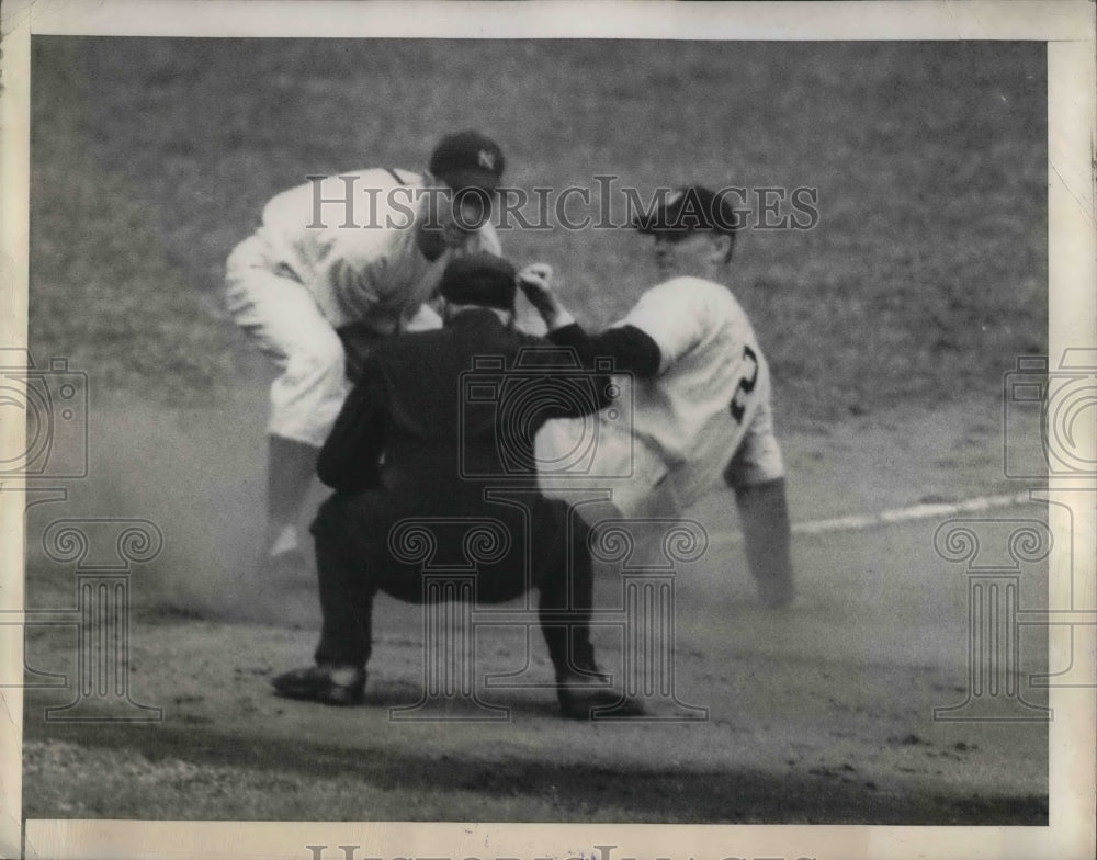 1945 Press Photo Lewis Washington Right fielder - nea12440 - Historic Images