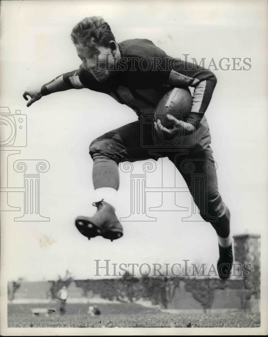 1935 Press Photo College Football Player Wilbur Henry Running With Ball - Historic Images