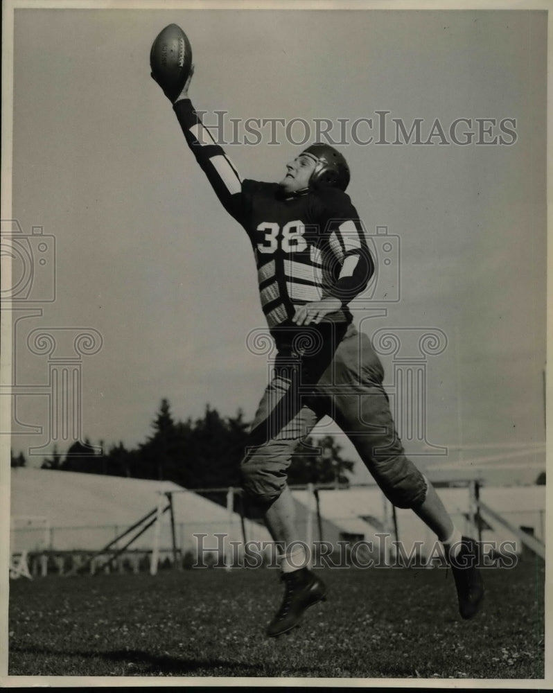 1942 Press Photo Washington State Left End Nick Suseott - nea14132-Historic Images