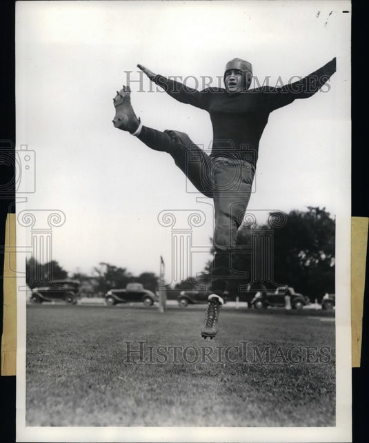 1933 Press Photo Hugh MacMillan Halfback Football Practice Princeton University - Historic Images
