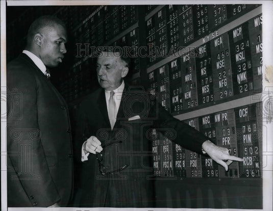 1967 Gale Sayers, Bears, Reuben Thorson - Historic Images