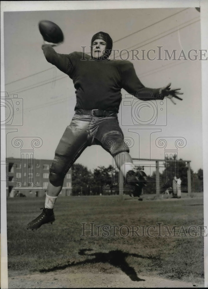 1940 Press Photo Northwestern football, Jack Ryan QB - Historic Images