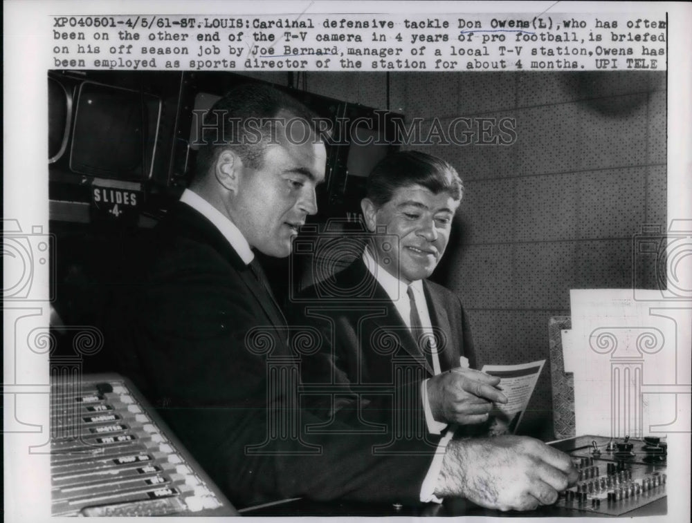1961 Cardinals Defensive Back Don Owens Briefed On Off Season Job - Historic Images