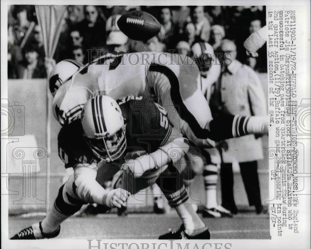1972 Press Photo Patriots Jim Cheynuski vs Bills Jim Braxton-Historic Images