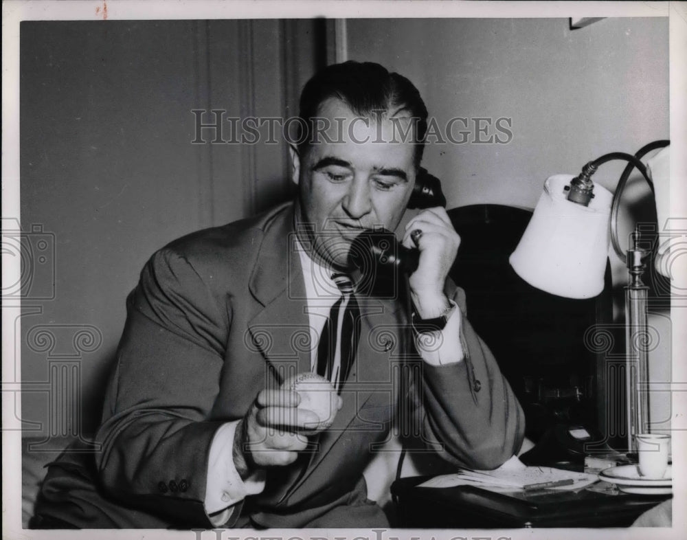 1952 Press Photo Baseball&#39;s Happy Chandler on the telephone - Historic Images