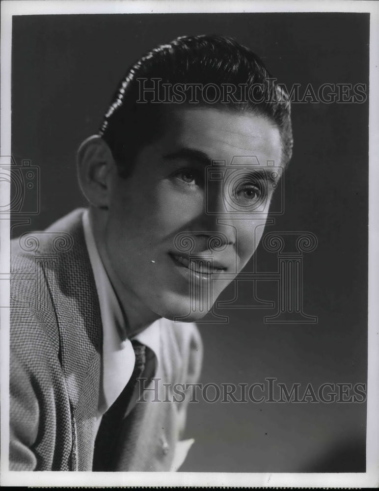 1945 Press Photo CBS Radio Presents Singer Hal Winters With &quot;Hal Winters, Songs&quot; - Historic Images
