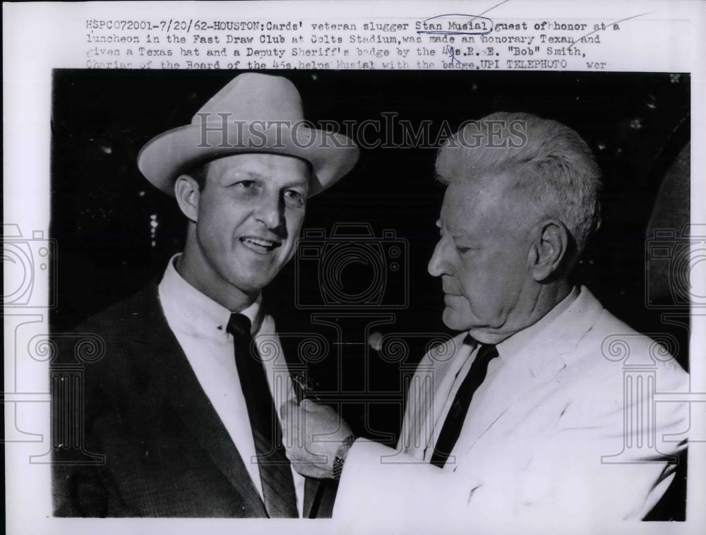 1962 St Louis Cardinals Stan Musial &amp; RE Bob Smith  - Historic Images