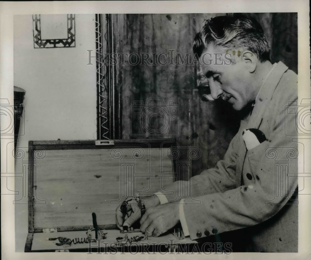 1939 Press Photo physicist Juan Biagorri Velar and his &quot;rainmaking&quot; machine - Historic Images