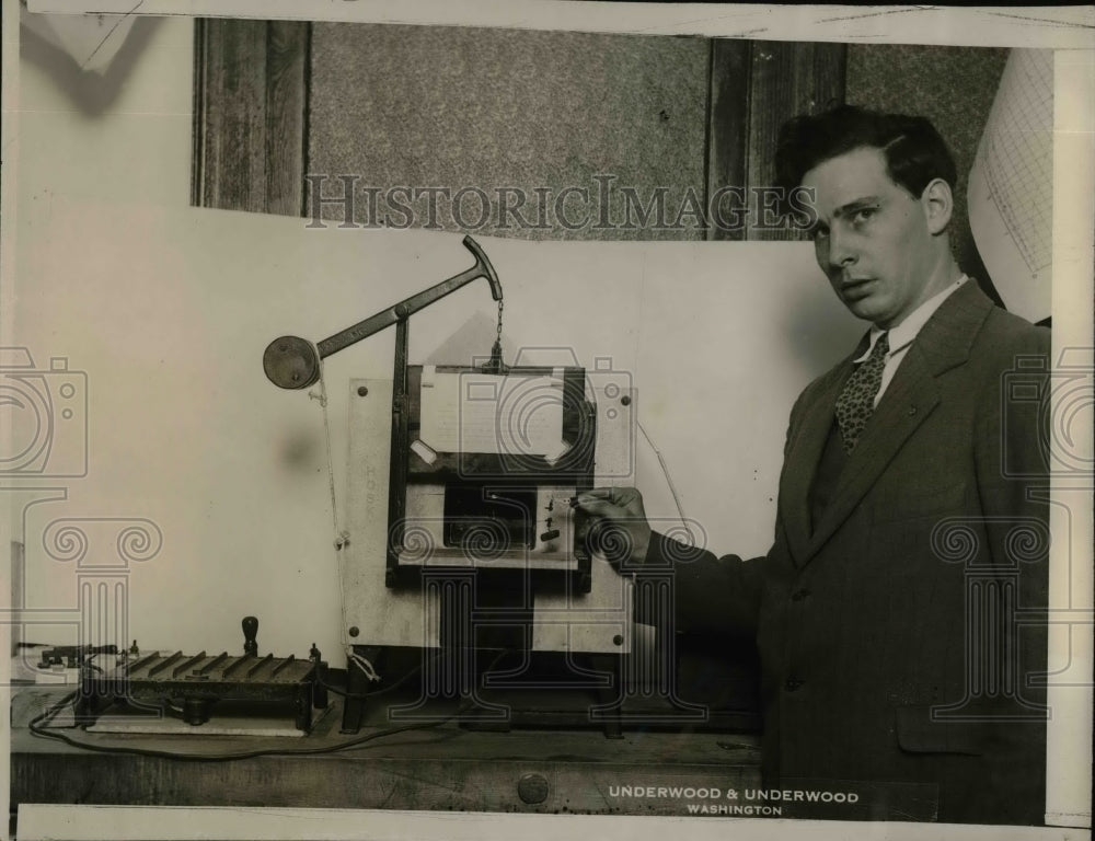 1927 Press Photo Scientist Study Effect on Human Hair Testing Heat - Historic Images