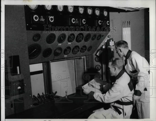 1942 Press Photo Lab First Part of Huge Project Operation John Gore, Melvin - Historic Images