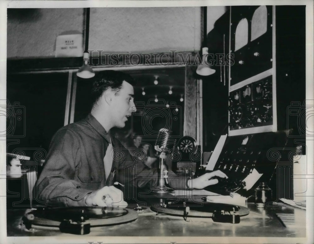 1944 Press Photo Pvt. Randall Robertson "Jive Man" - nea16067 - Historic Images
