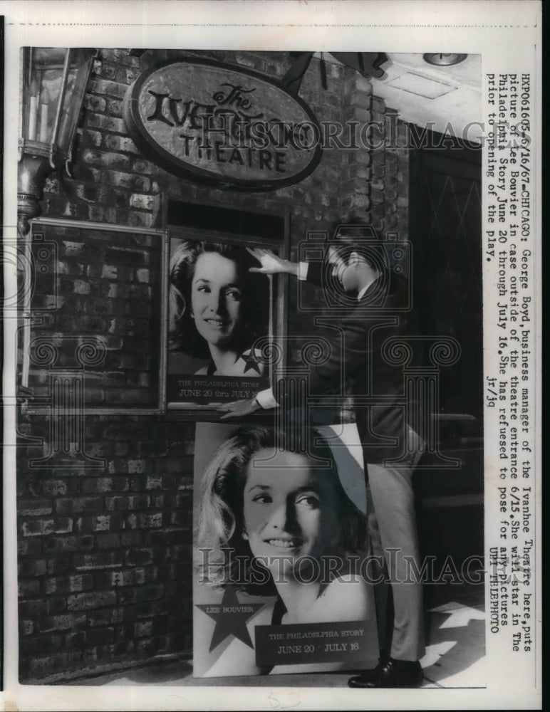 1967 Press Photo Ivanhoe Theater Business Manager George Boyd Outside Theater - Historic Images