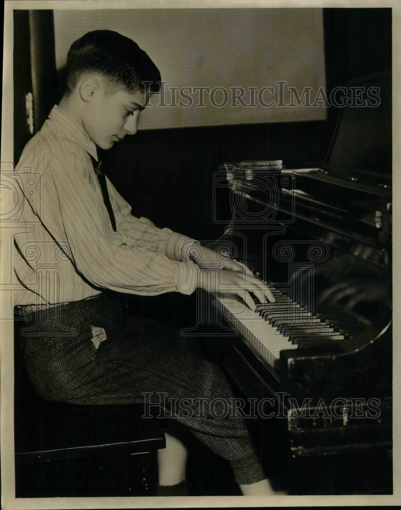 1941 Press Photo Pianist Frank Corro Playing Piano - Historic Images