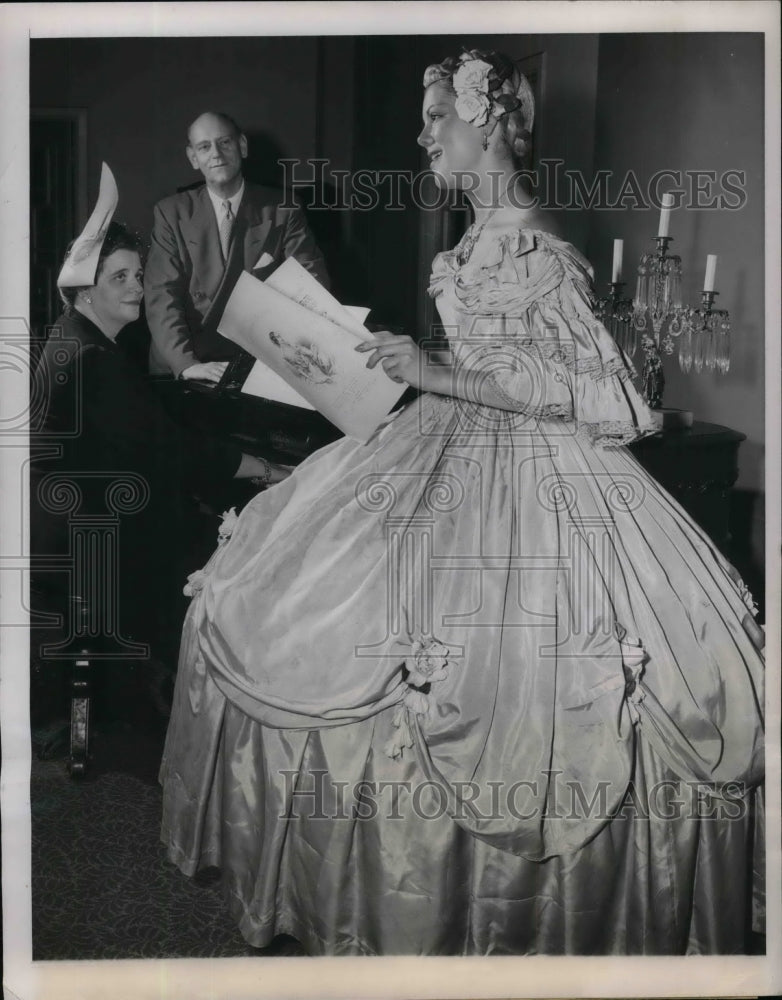 1950 Phyllis Johnson in "Swedish Nightingale" with Mr and Mrs Goesta - Historic Images
