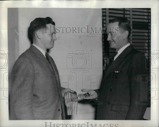 1942 Press Photo Aviation Cadet George L. Bailes Jr. At Training Center - Historic Images
