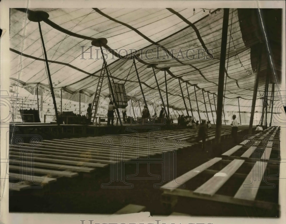 1928 Press Photo Erecting Tent West Brand Iowa - nea16617 - Historic Images