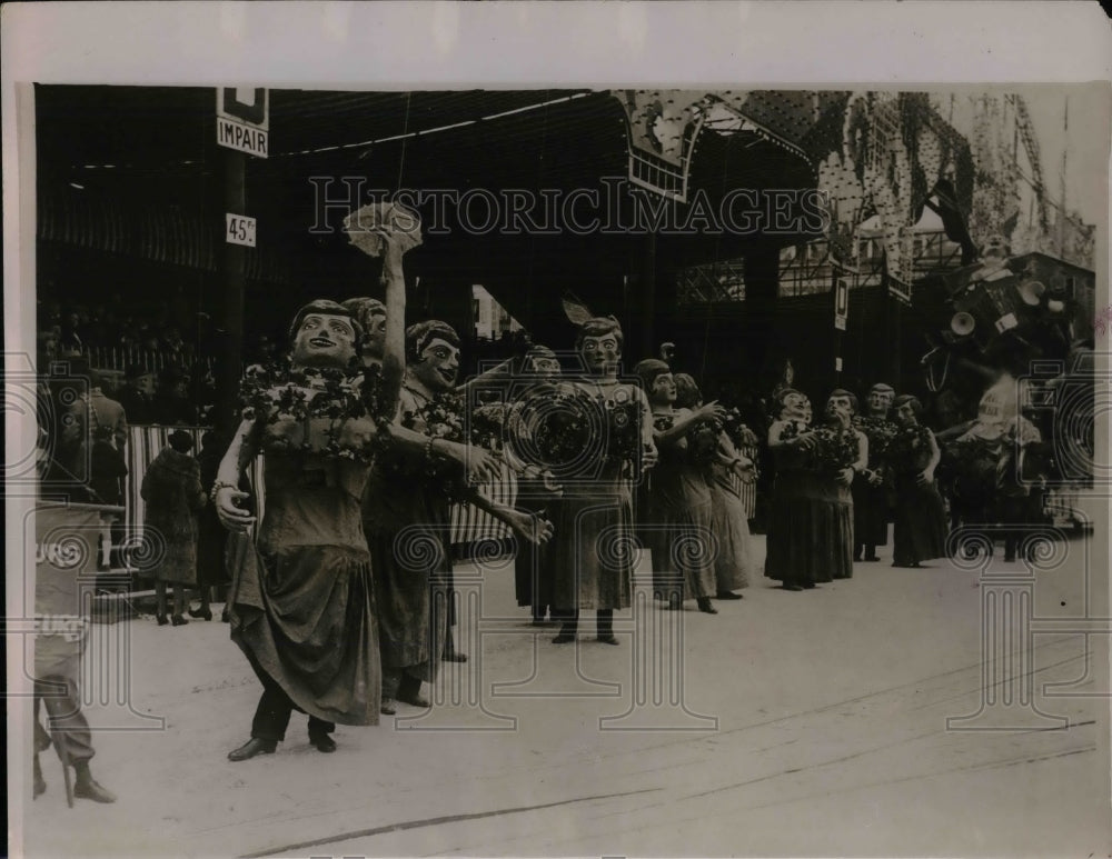 1931 Press Photo HIgh Carnival Chorus Girl - Historic Images