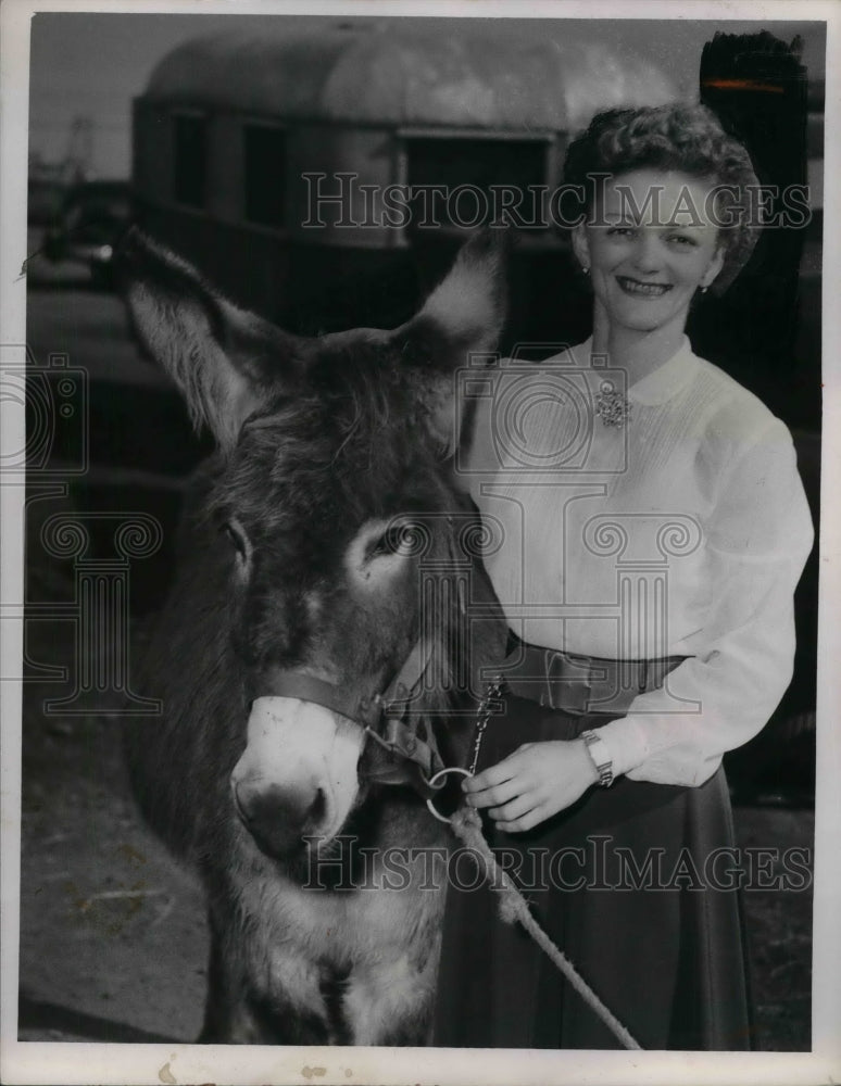 1952 Margie Butcher And Burrow Rosie Of Miller Bros Circus - Historic Images