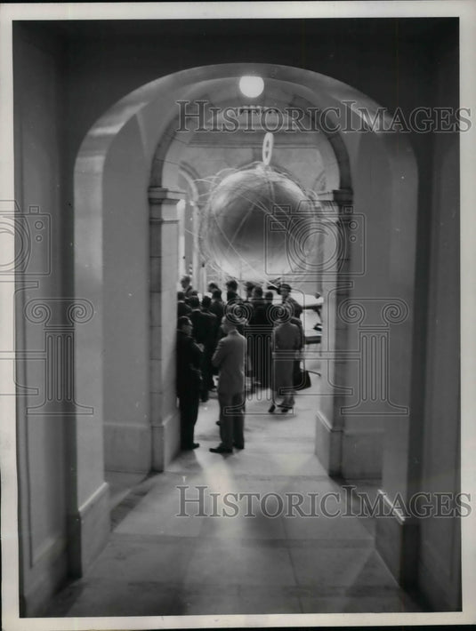 1961 Natl Aeronautics & Space museum ehhibit in D.C.  - Historic Images