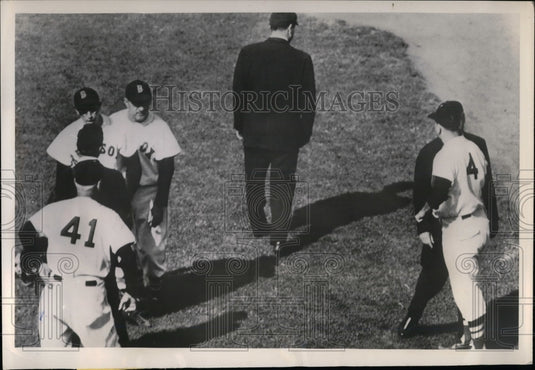 1952 Press Photo Red Sox mgr Lou Boudreau, ump L Napp & Yankees DiMaggio, Grieve - Historic Images