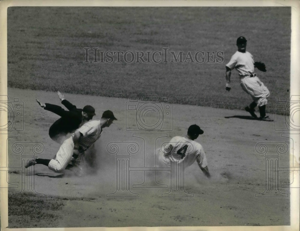 1943 Press Photo Senators Johnson steals 2nd vs Yankee Stirnweiss - nea17604 - Historic Images