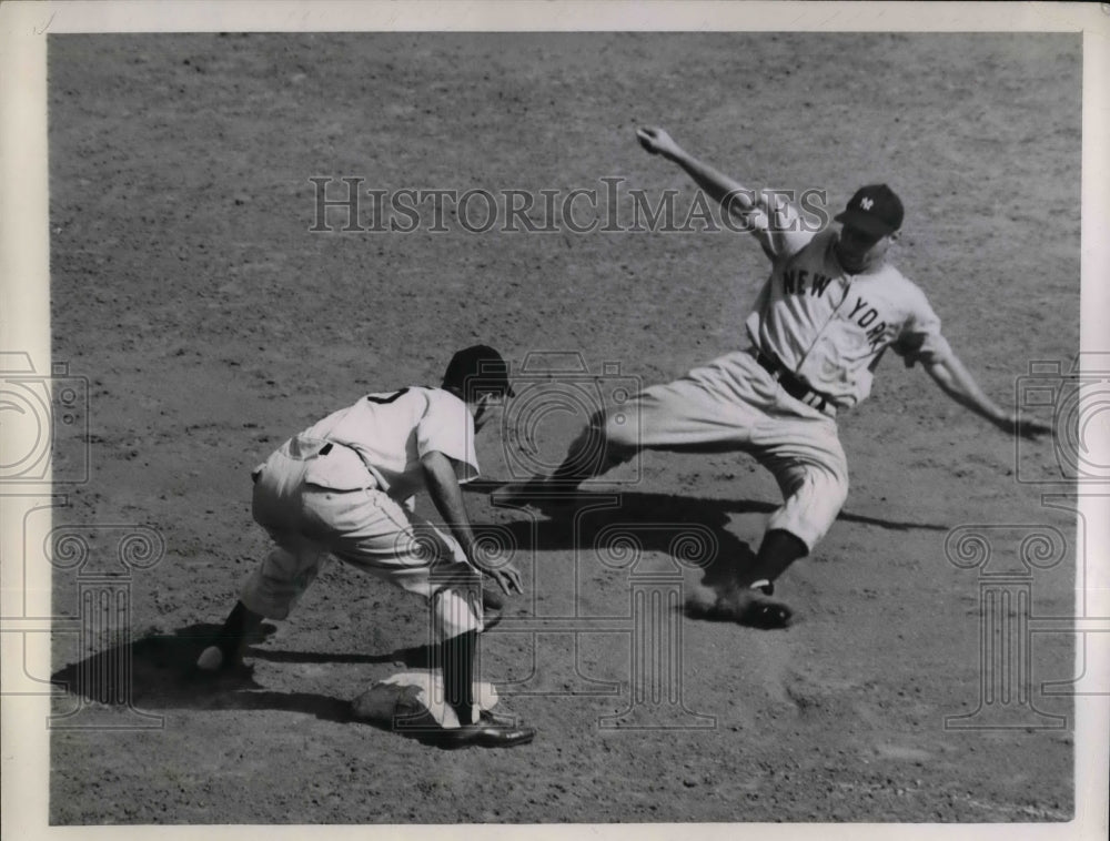 1946 Yankee Tommy Heinrich vs Senators Gilberto Torres - Historic Images