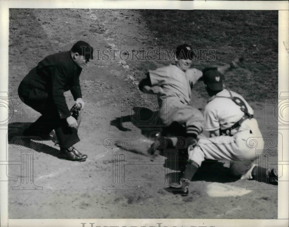 1943 Press Photo Ernest Stewart Gerald Priddy Hugh Poland Washington Senators NY - Historic Images
