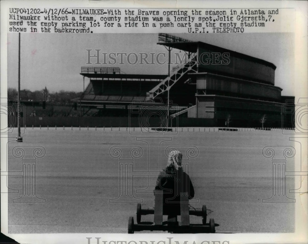 19666 Press Photo Julie Gjereth at the empty parking lot at Milwaukee Stadium. - Historic Images