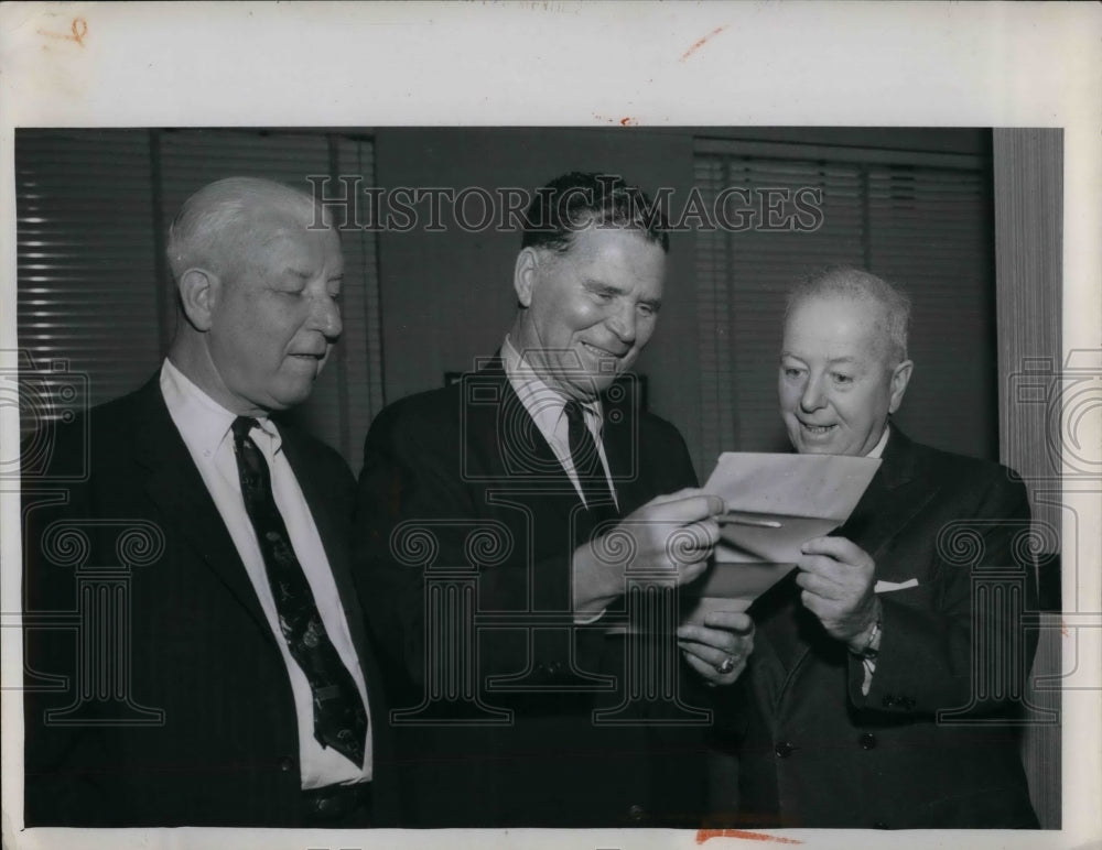 1960 Press Photo Indians GM Frank Lane Looks Over New Contract With Myron Wilson - Historic Images