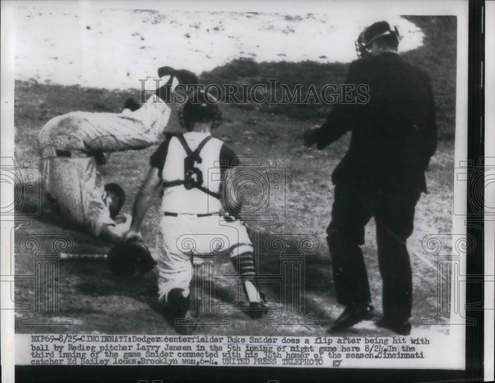 1958 Press Photo Dodger Center fielder Duke Snider &amp; Reds Larry Jansen-Historic Images