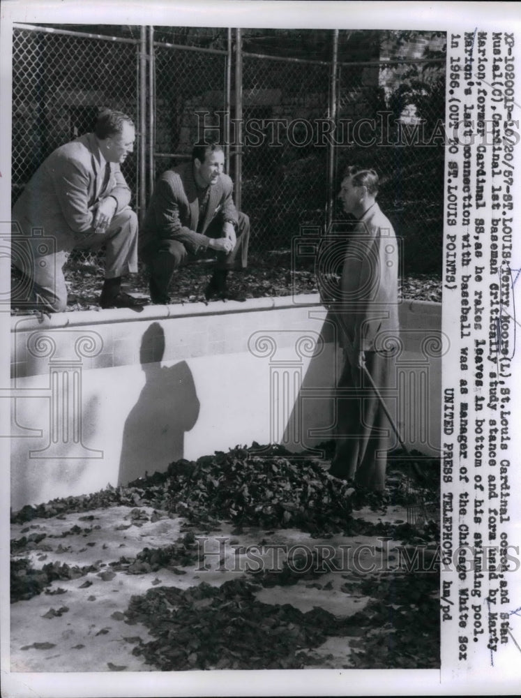 1957 Press Photo Terry Moore St Louis Cardinals Coach & Stan Musial - nea18328 - Historic Images