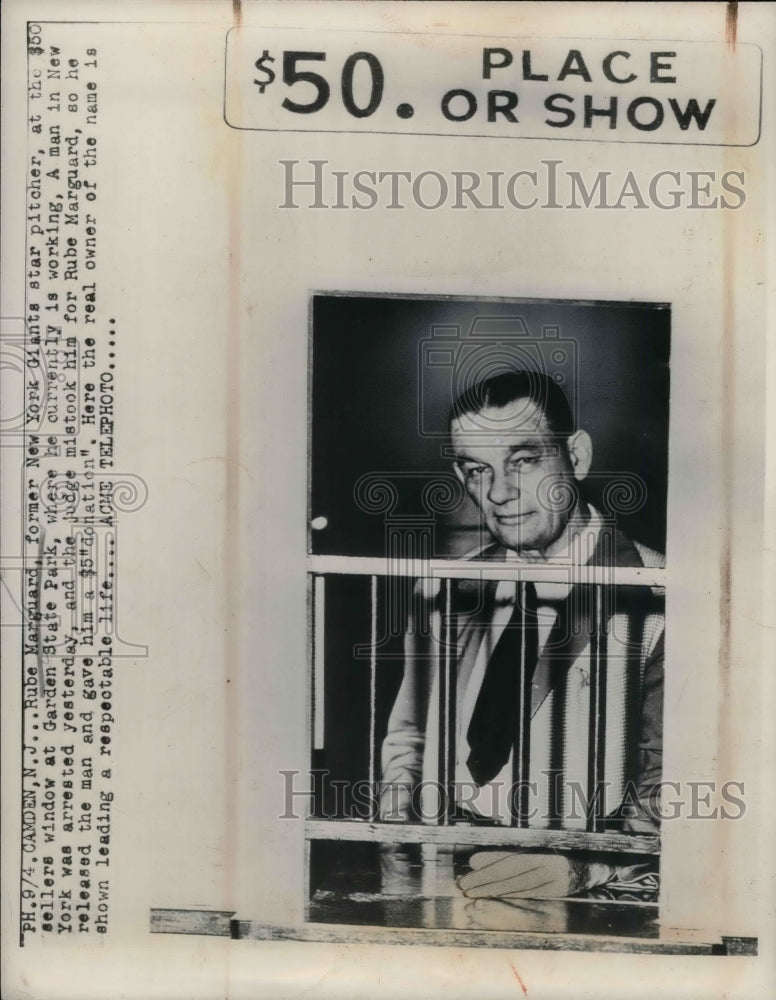 1947 Press Photo Rube Marguard at sellers window at Garden State Park - Historic Images