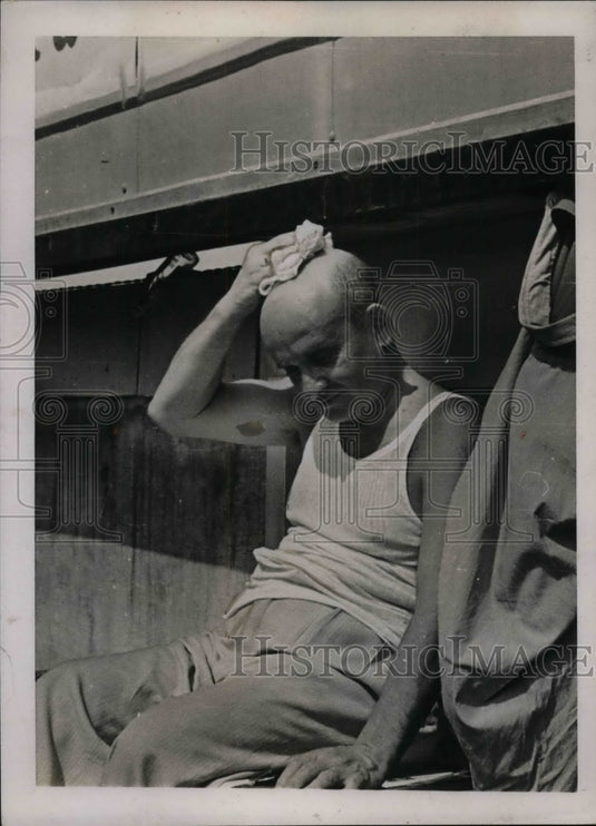 1937 Press Photo Bleacher Baseball Fan in 92 Degree Temp. in Yankee Stadium. - Historic Images
