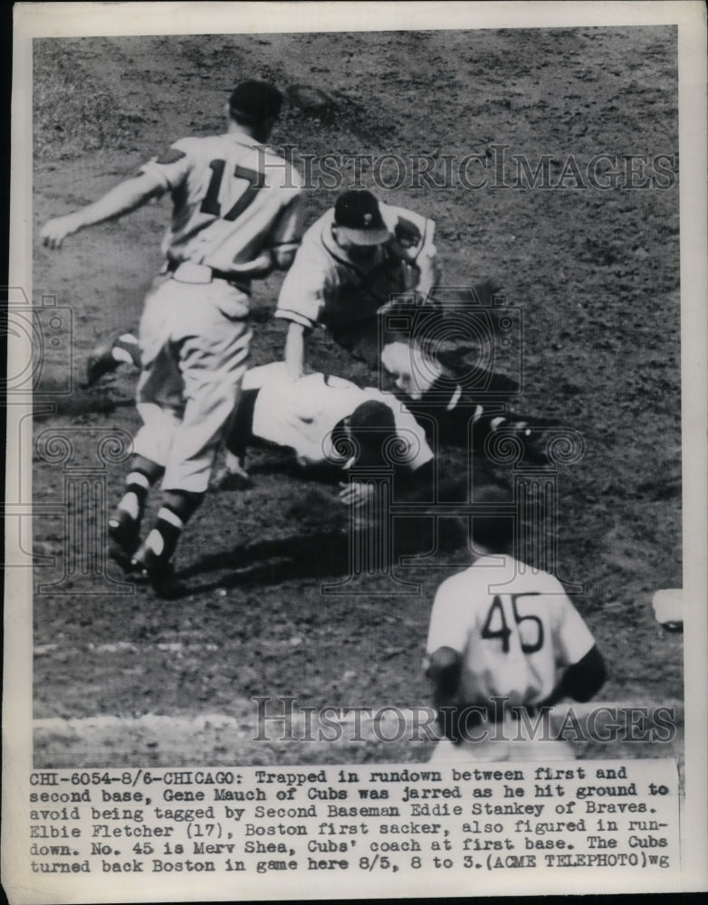 1949 Press Photo Gene Mauch of Chicago Cubs is trapped against Milwaukee Braves. - Historic Images