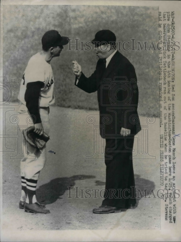 1957 Press Photo Boston Red Sox Gene Mauch argues with Umpire John Stevens. - Historic Images