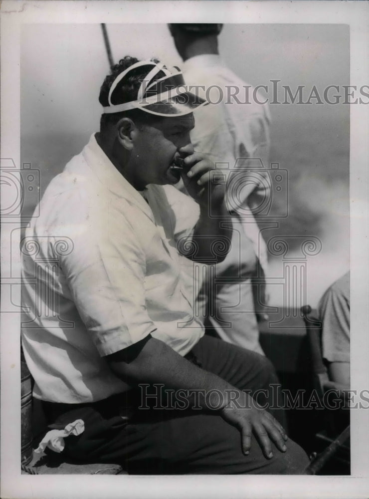 1937 Press Photo Walter Brown, New York Yankees Pitcher on his day off - Historic Images