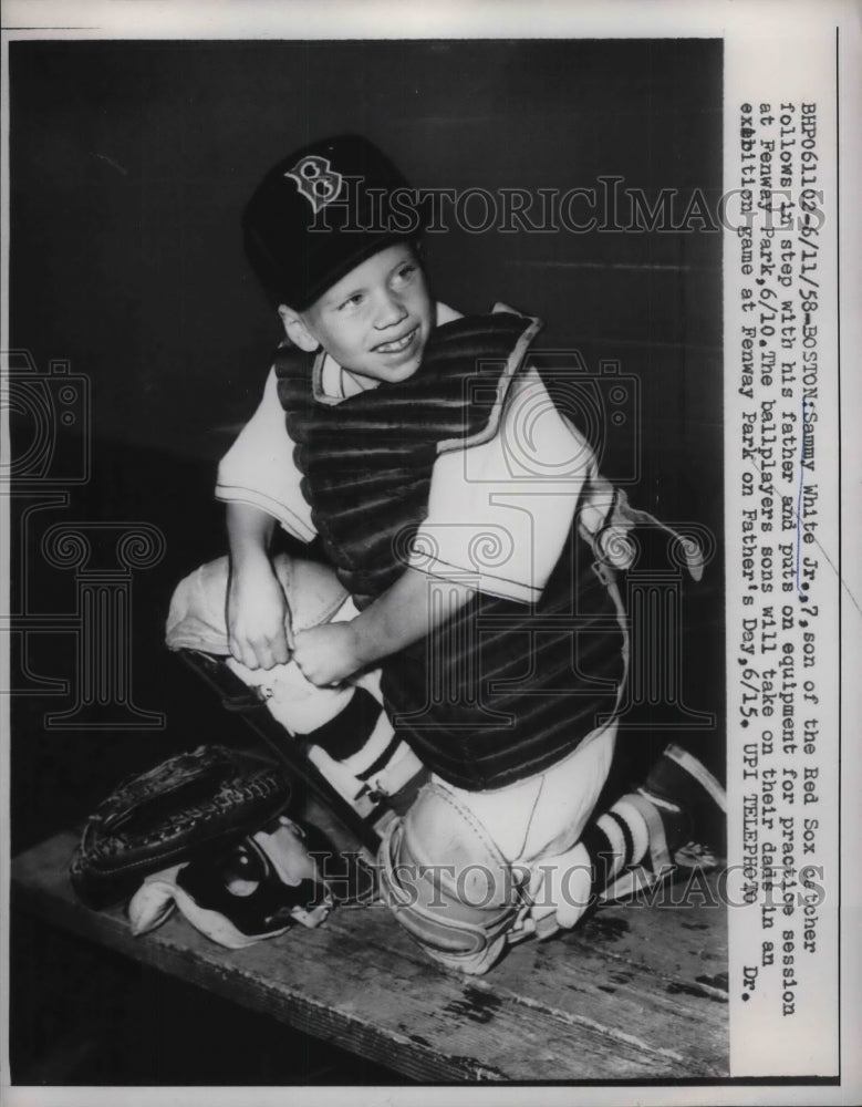 1958 Press Photo Sammy White, Jr., Son Of Red Sox Sammy White Suits Up - Historic Images