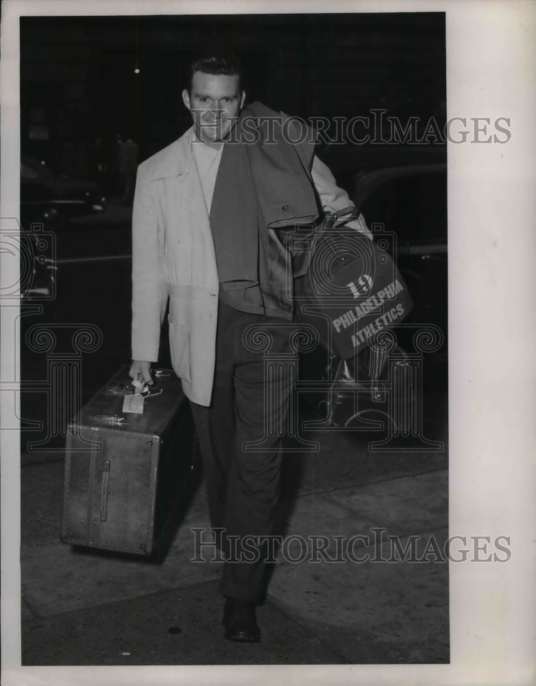 1950 Athletics Player Lou Brissil Arrives In Cleveland - Historic Images