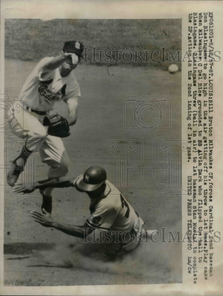 1957 Bill Bruton Milwaukee CF, forces Cardinal 2nd baseman Don - Historic Images
