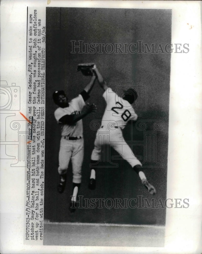 1970 Jimmy Wynn and Cesar Cedeno, pitcher Gary Nolan&#39;s hard hit ball - Historic Images